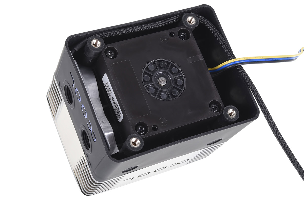 Alphacool Eisstation Reservoir and Laing DDC310 Pump - Picture 3 of 7