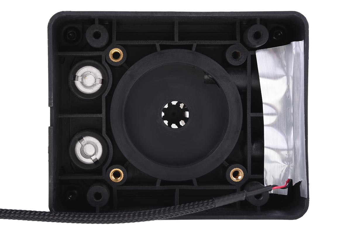 Alphacool Eisstation Reservoir and Laing DDC310 Pump - Picture 6 of 7